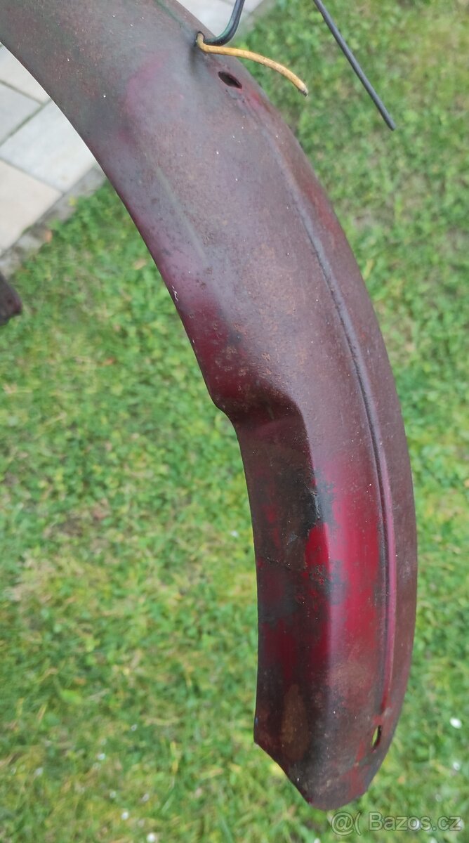 ČZ 150C - zadní blatník, původně červený - 7