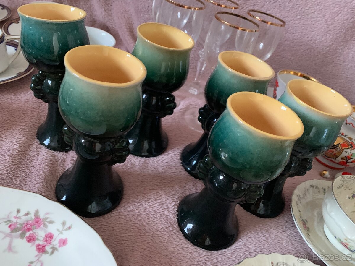 Úklid půdy 1: hrnečky, konvice, skleničky - 7