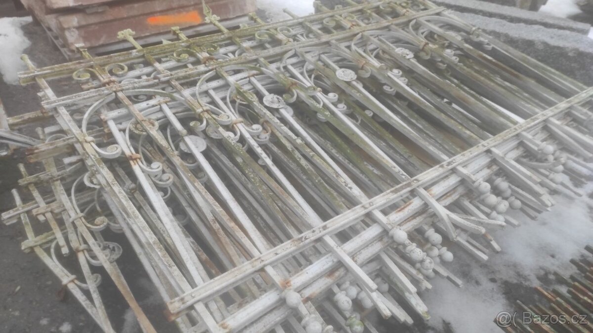 Starý železný plot, plotové dílce, 21 bm - 7