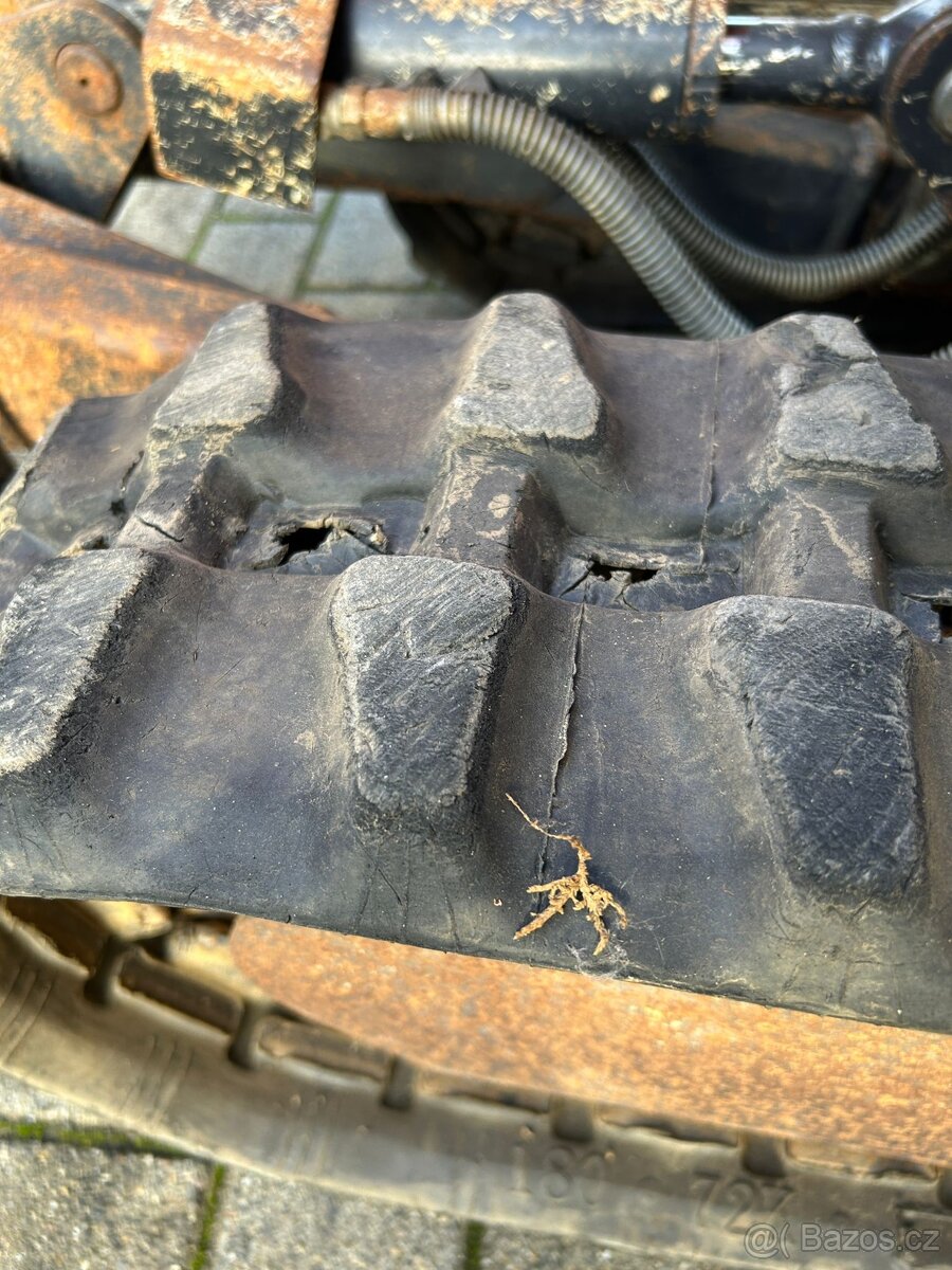 Minibagr Kubota U10 s nulovým přesahem zádě - 7