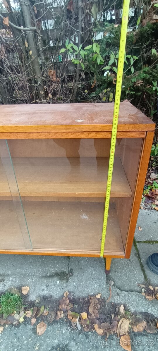 Retro knihovna na nožkách - 7