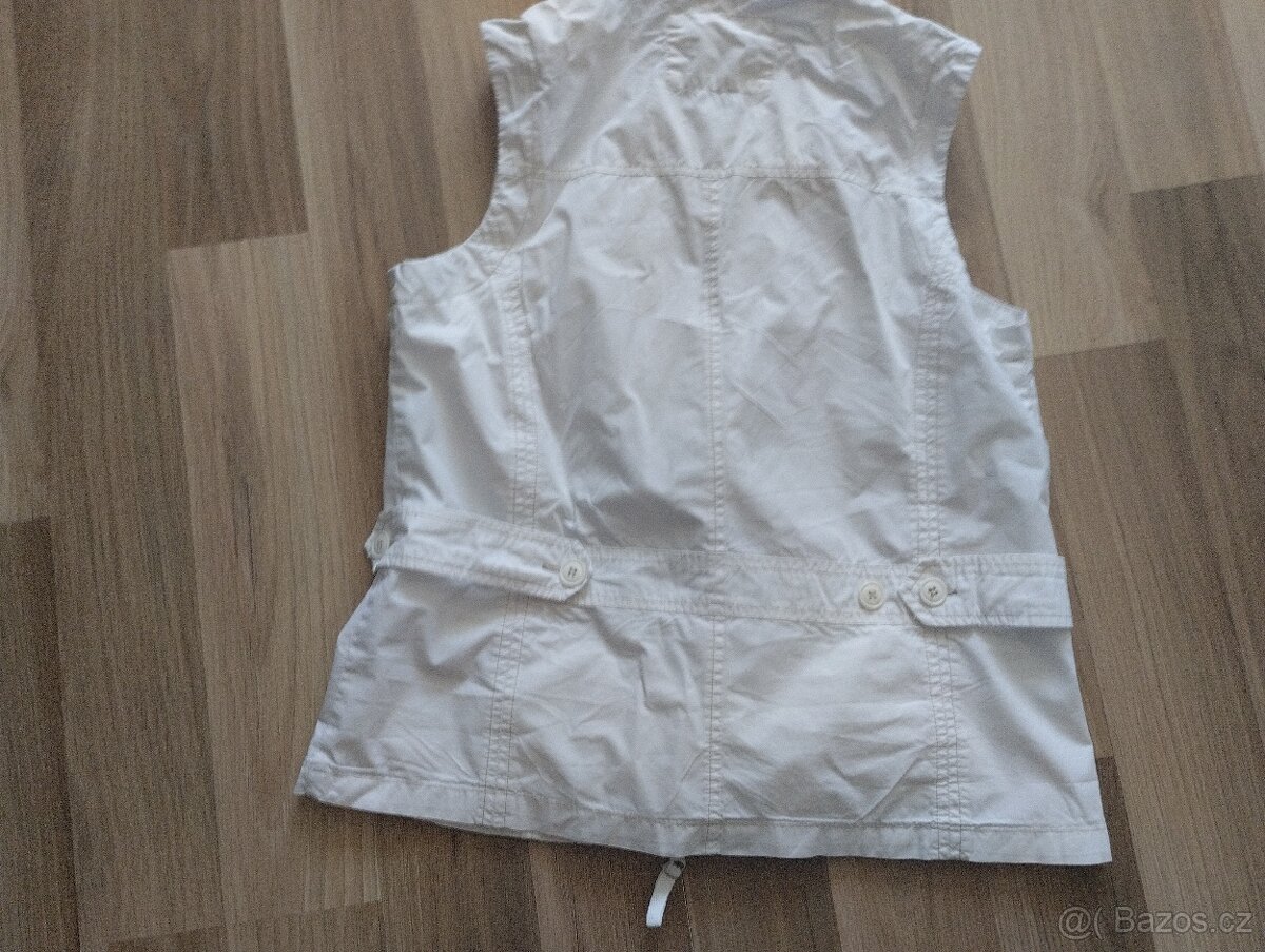 Bílá vesta - 7