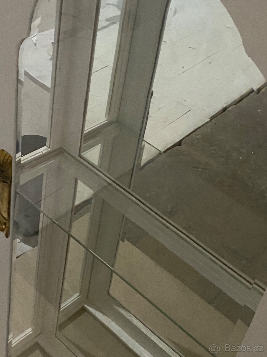 Umělecká závěsná vitrína s historickým fazetovým sklem - 7