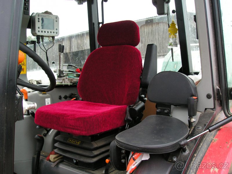 Prodám přesný potah do traktoru CASE IH - 7