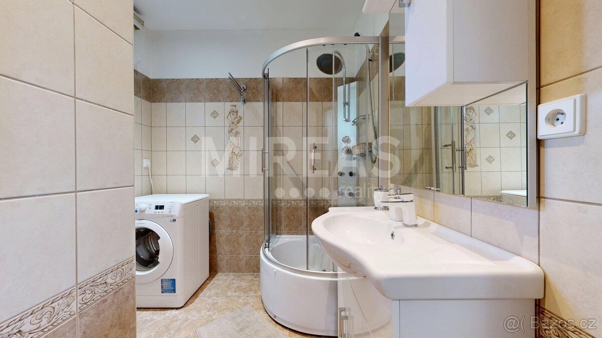 Hradec Králové- Kukleny, prodej rodinného domu 5+2, na pozem - 7