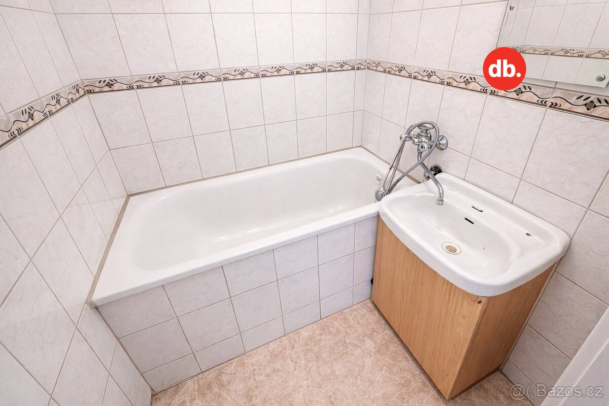 Prodej bytu 2+1 54 m², Nová Role, ev.č. 01846 - 7