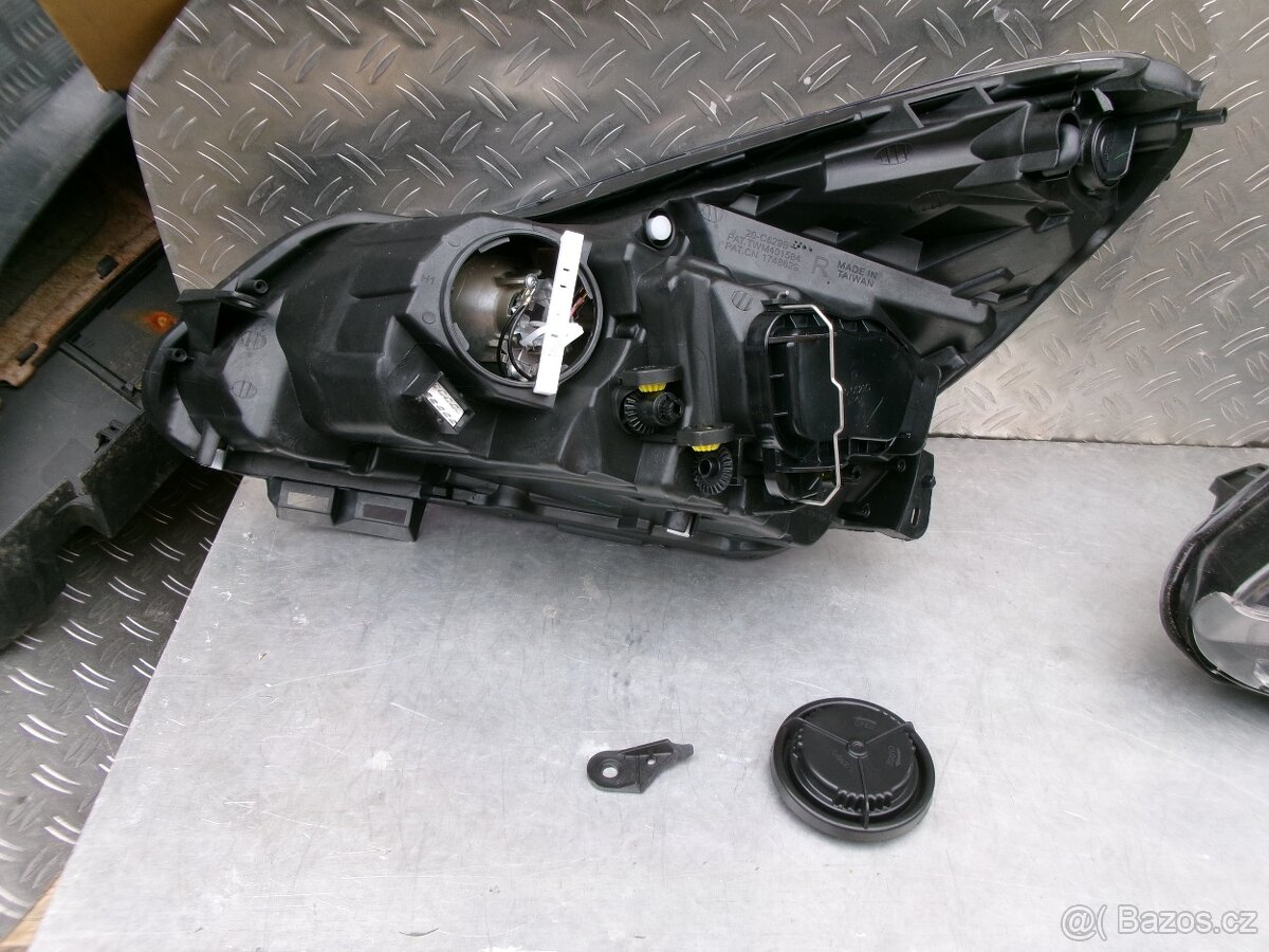 OPEL CORSA D 2011 - PŘEDNÍ SVĚTLA CHROM - 7