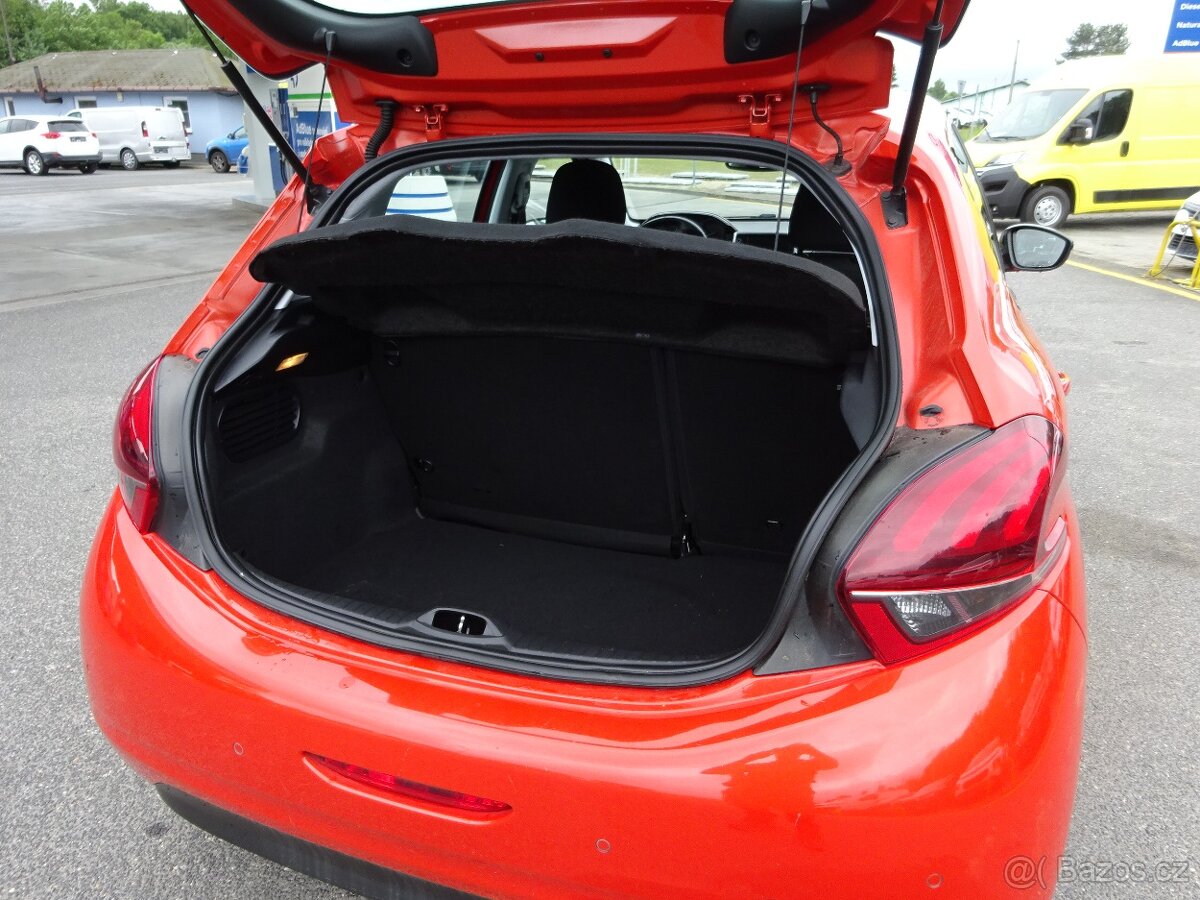 PEUGEOT 208 1,2 PURETECH,GARANCE KM - 7