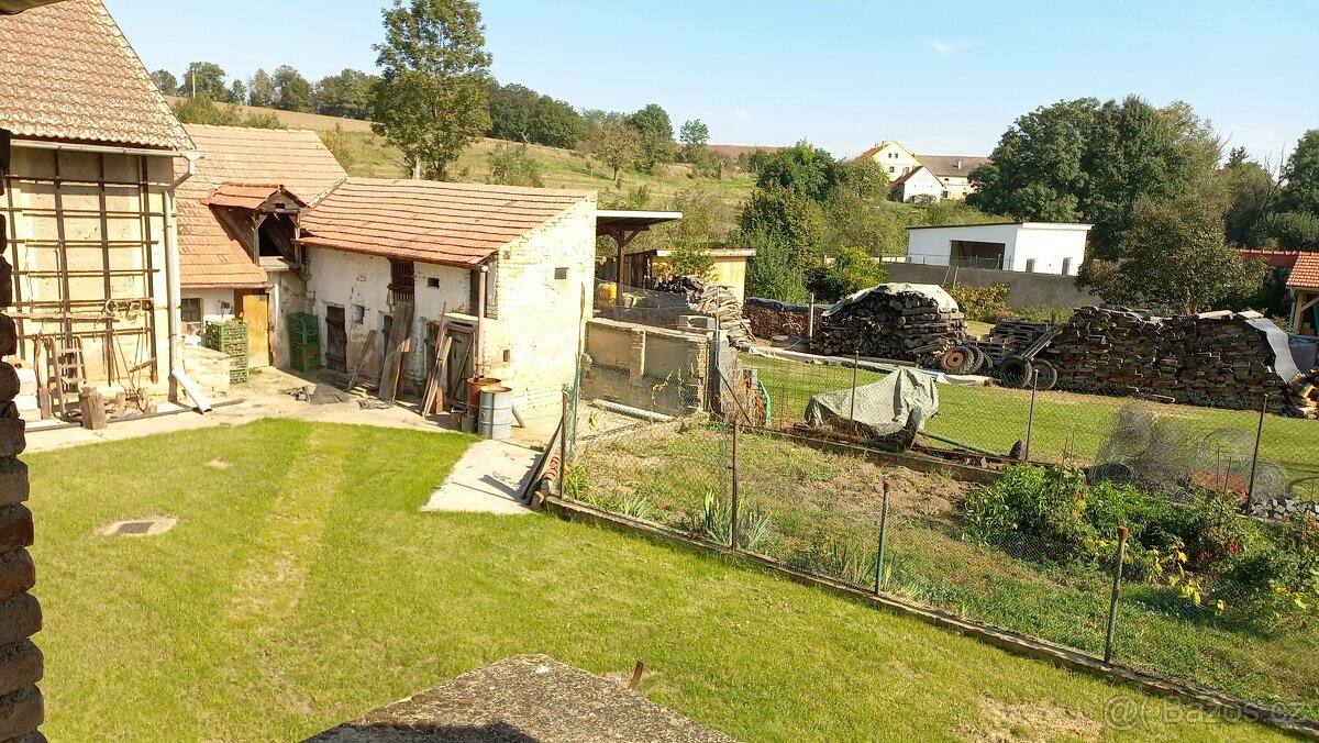 Prodej zemědělská usedlost blízko Prahy rodinnýdům - 7