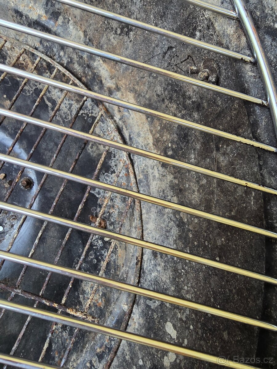 Gril na dřevěné uhlí Tarrington House - 7