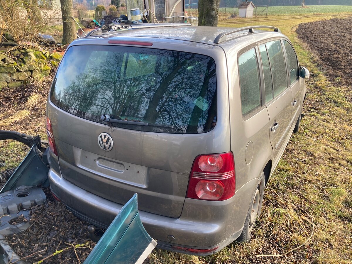 Touran 1.9 tdi 77kW bls díly šedý - 7