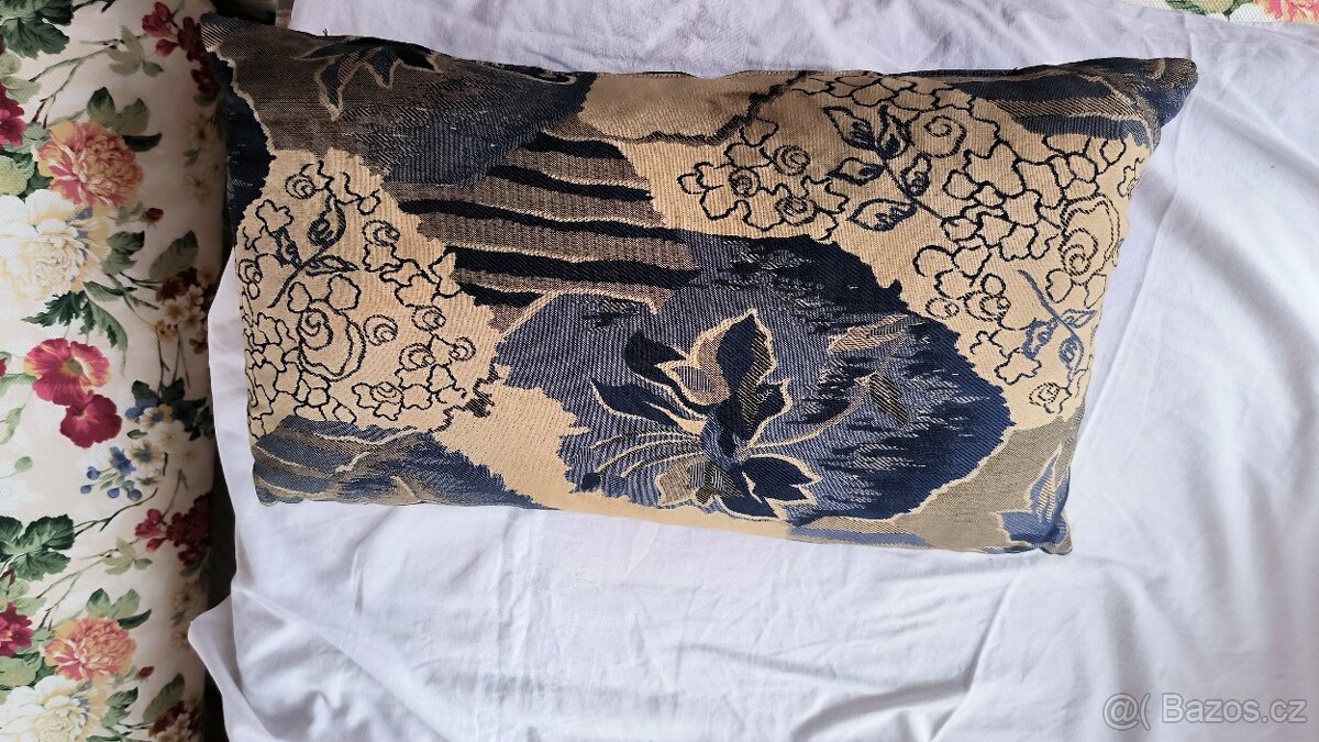 Ruzne dekoracni polstare foto uvnitř - 7