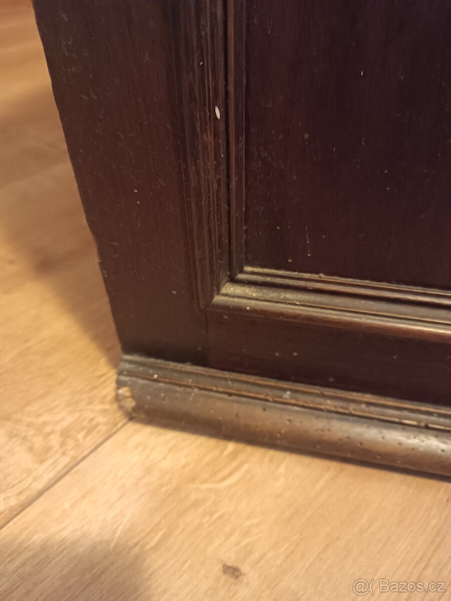Starožitná skříňka - 7