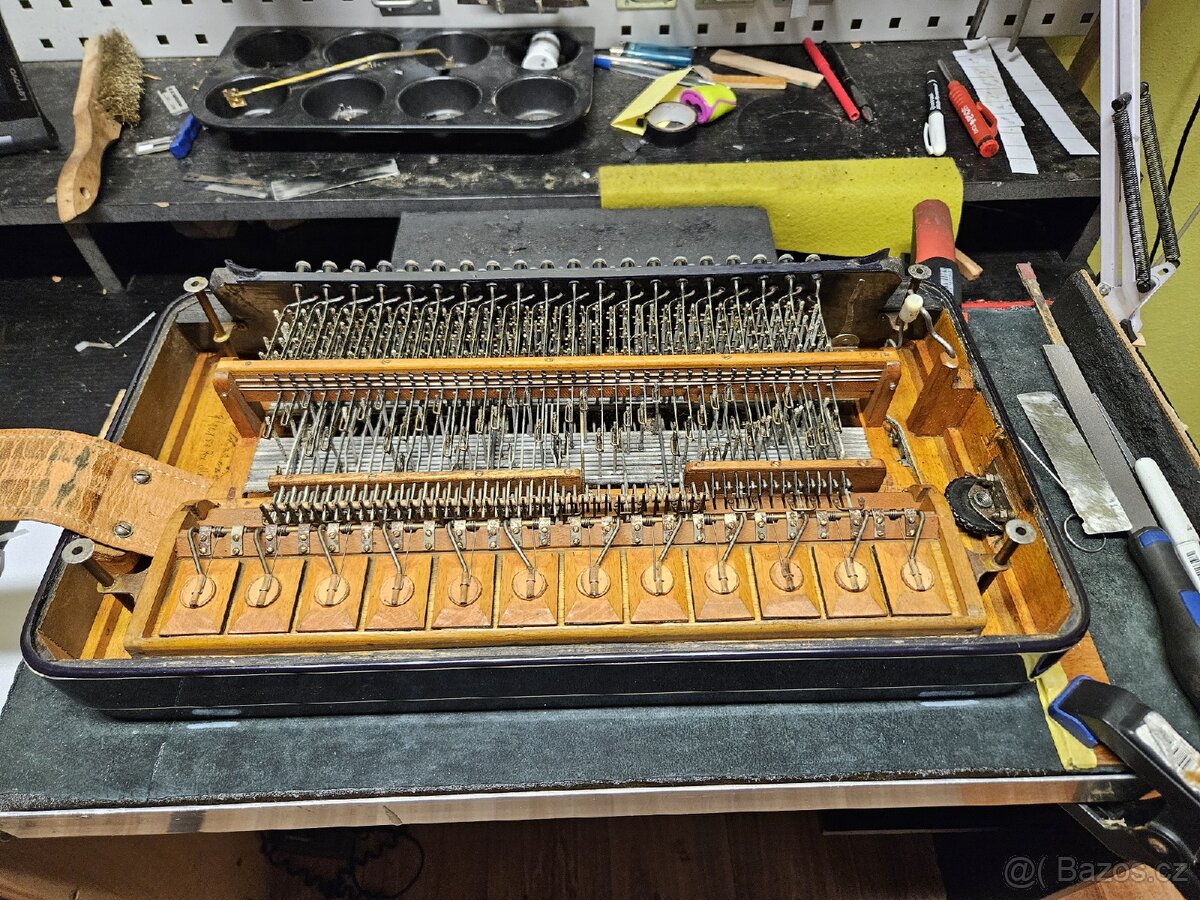 Opravy,ladění akordeon,heligonka - 7