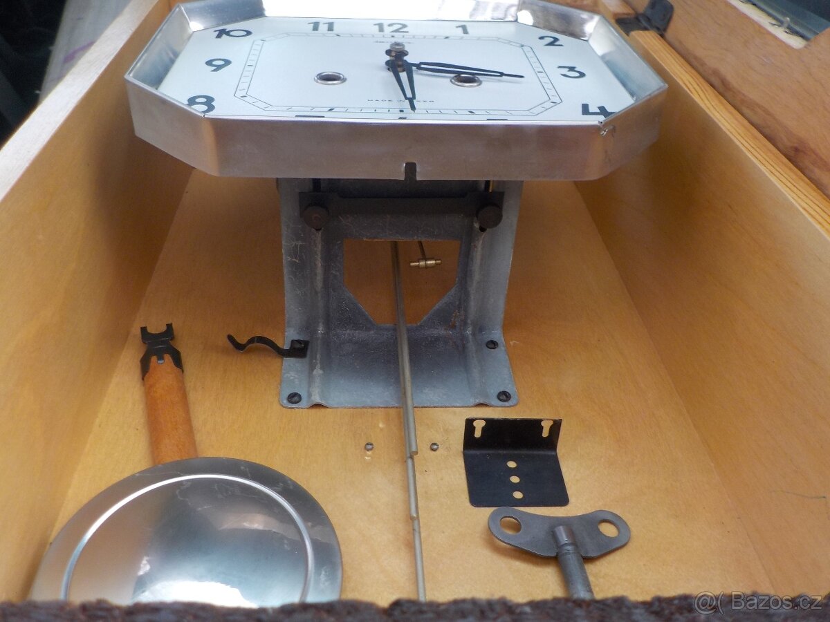 Staré dřevěné a porcelánové hodiny - 7