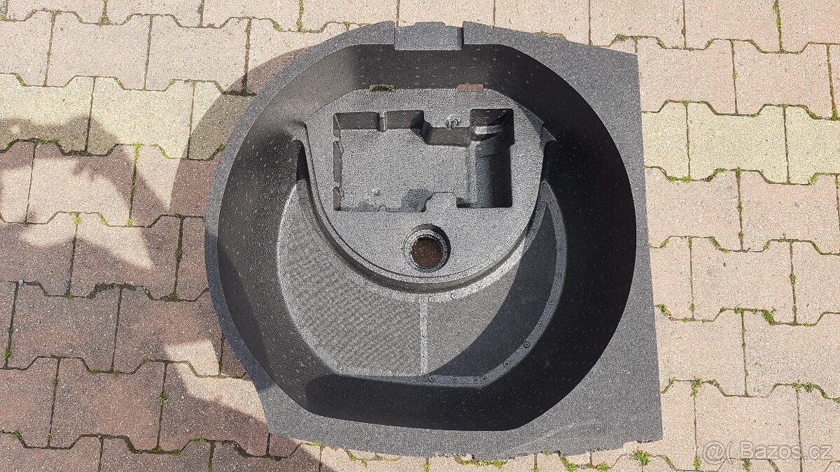 Výplň a víko rezervy Audi A6, v bezvadném stavu - 7