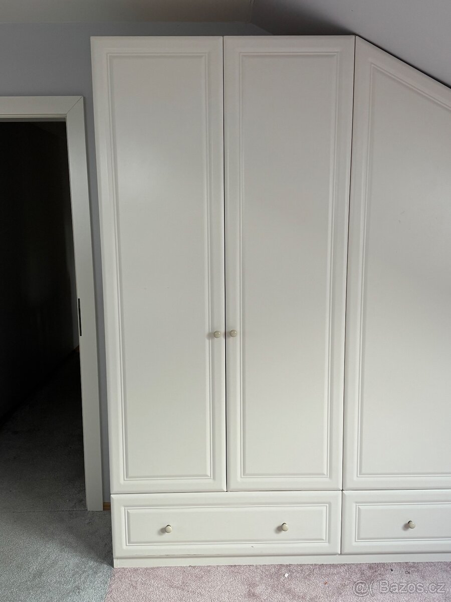 Dětské šatní skříně - sestava s komodou a policemi - 7