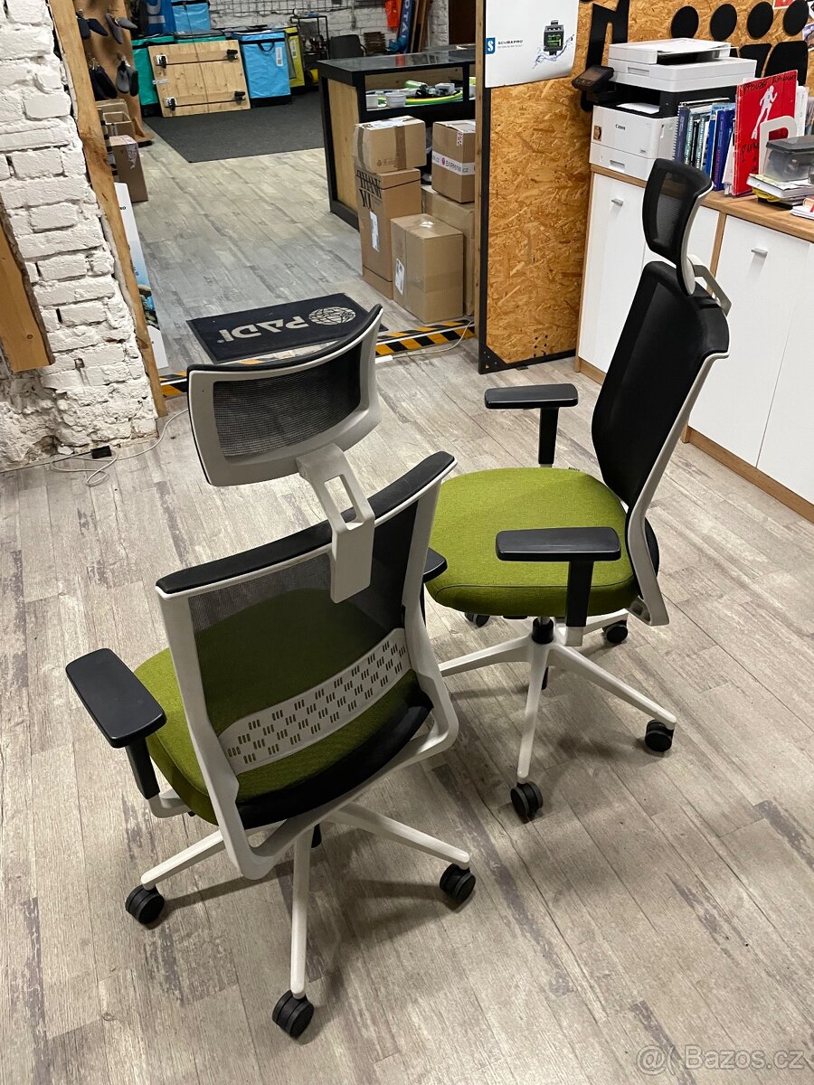 Jezdící kancelářská židle 3 volné kusy - 7