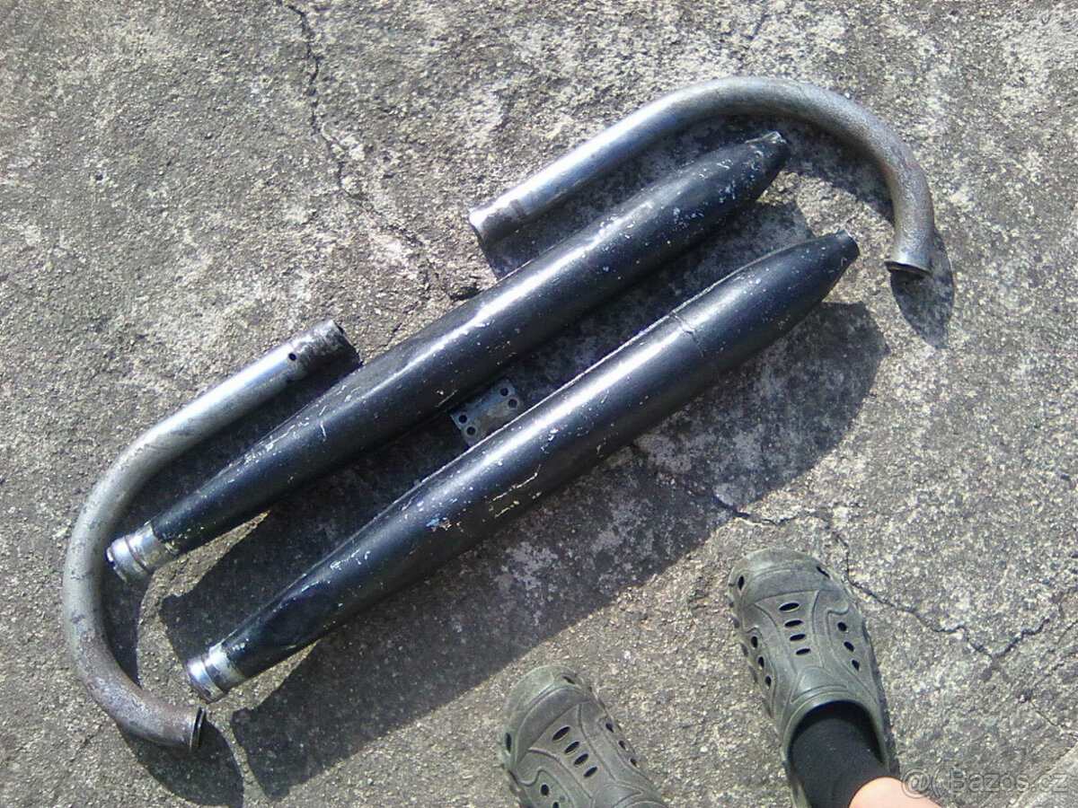 Jawa 350/360 - motor,výfuky s koleny,plechy pod z.blatník... - 7
