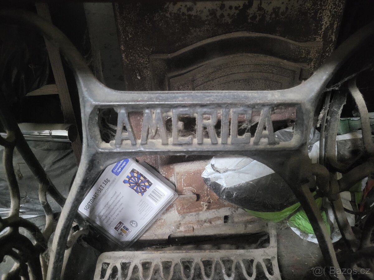 Prodám starožitný šicí stroj značky AMERICA - 7