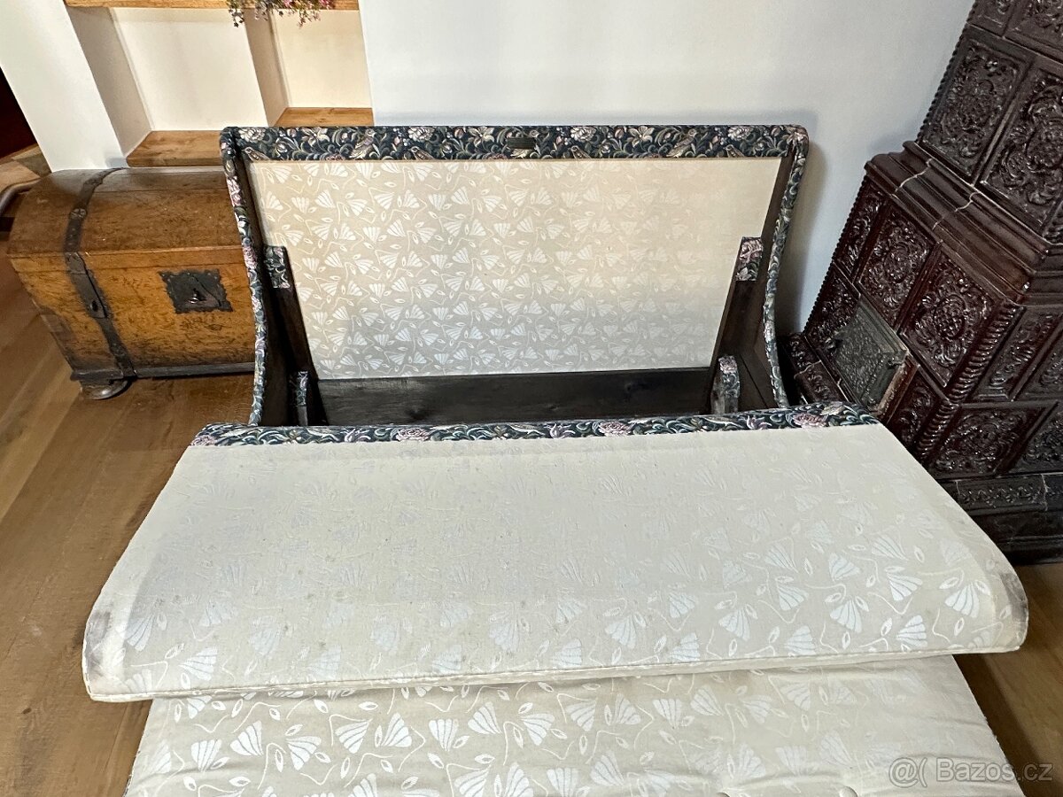 Starožitné sofa, rozkládací, nový potah. - 7