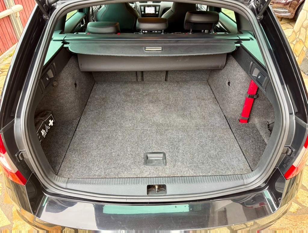 Škoda Octavia, 2.0 TSI 162 KW RS KEY-LESS - 7