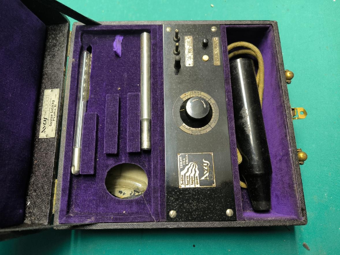 Prvorepublikový přístroj elektroléčba - 7