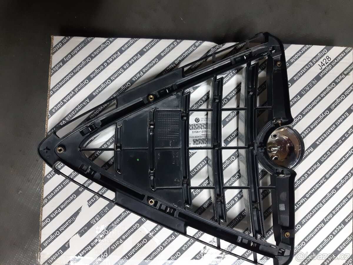 Predám prednú masku na alfa romeo giulietta - 7