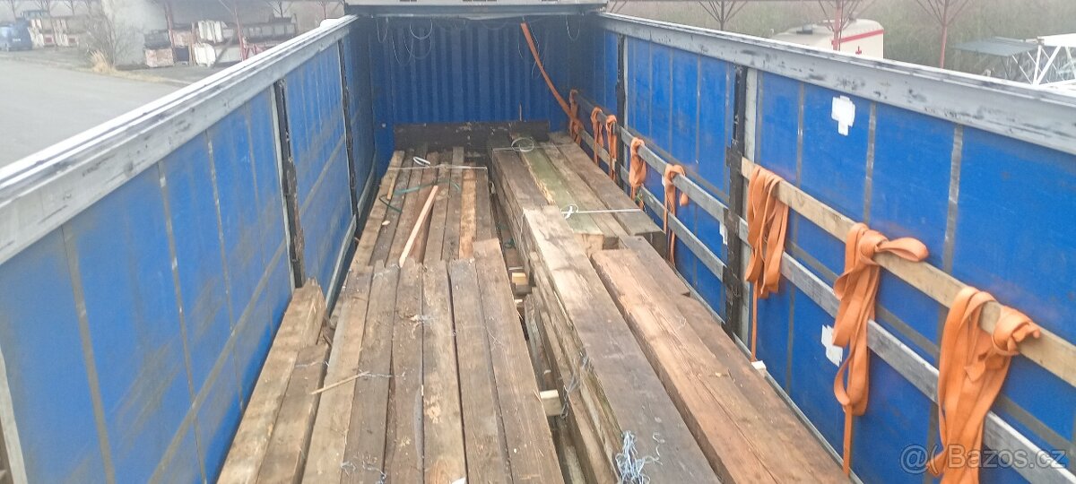 Staré trámy staré krovy a staré desky - 7