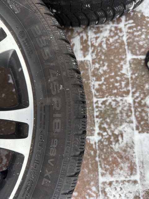 Zimní pneu 235/45R18 98V Nokian , 5/112 - 7