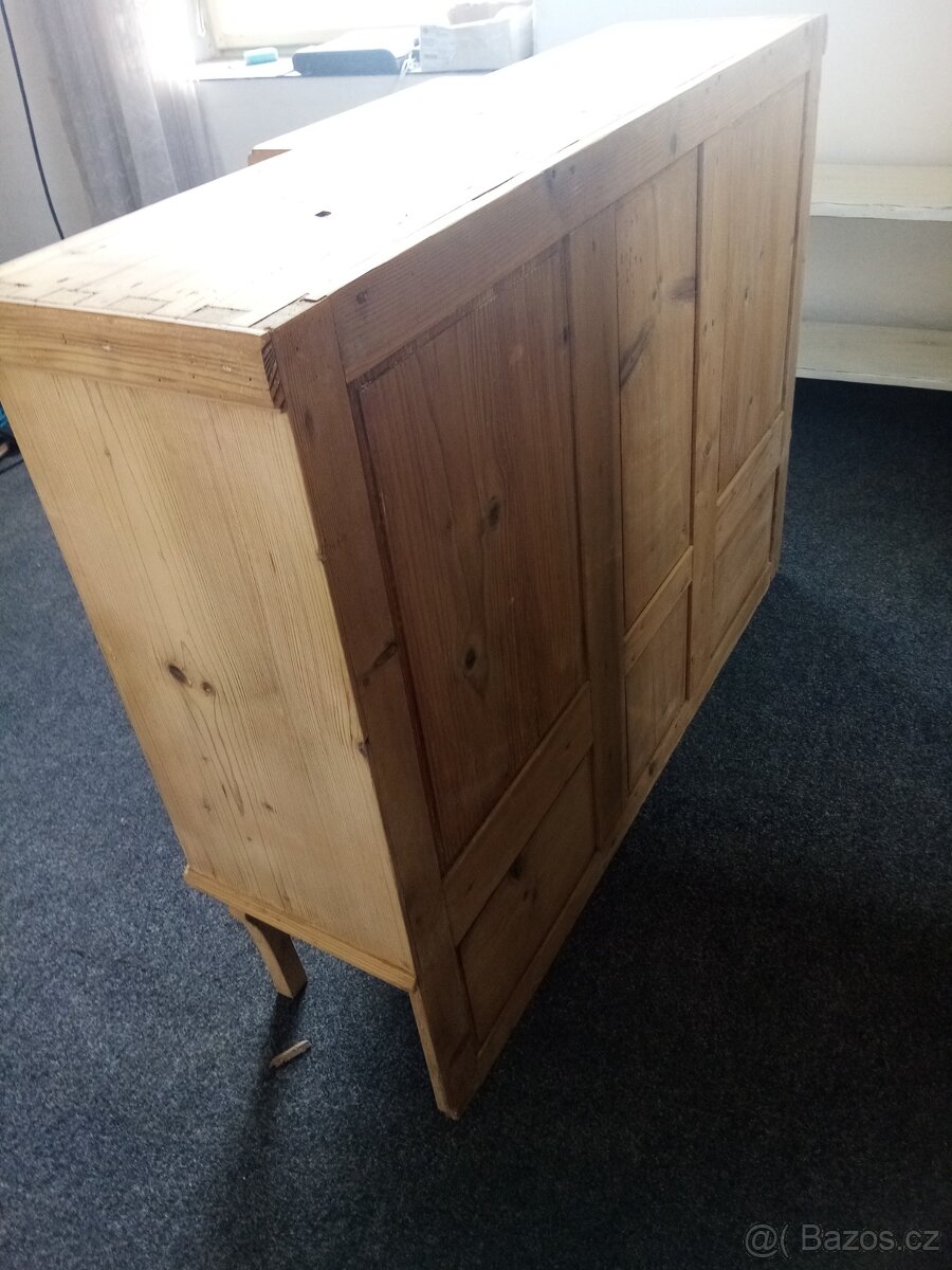 Starožitná selská skříňka - 7