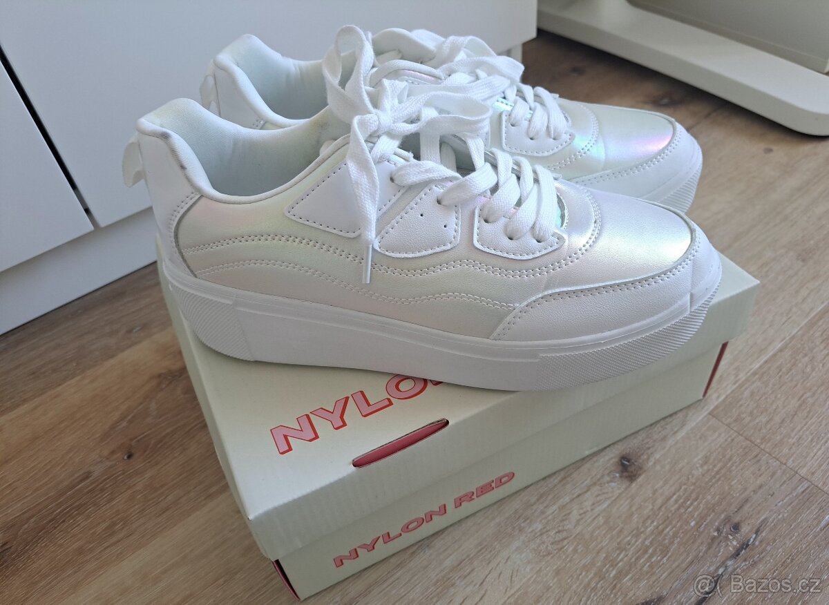 Bílé tenisky s efektem - 7