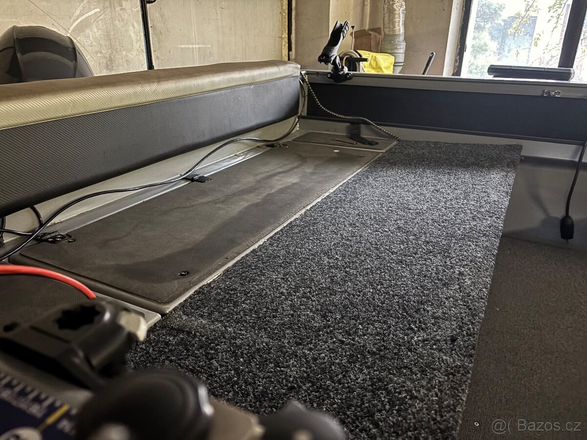 Rybářská hliníková motorová lodka - 7