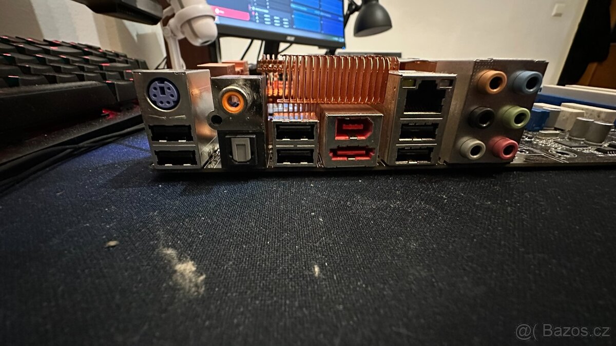 ASUS P5E3 + Intel Core 2 Quad Q9300 (4C/4T) - 7