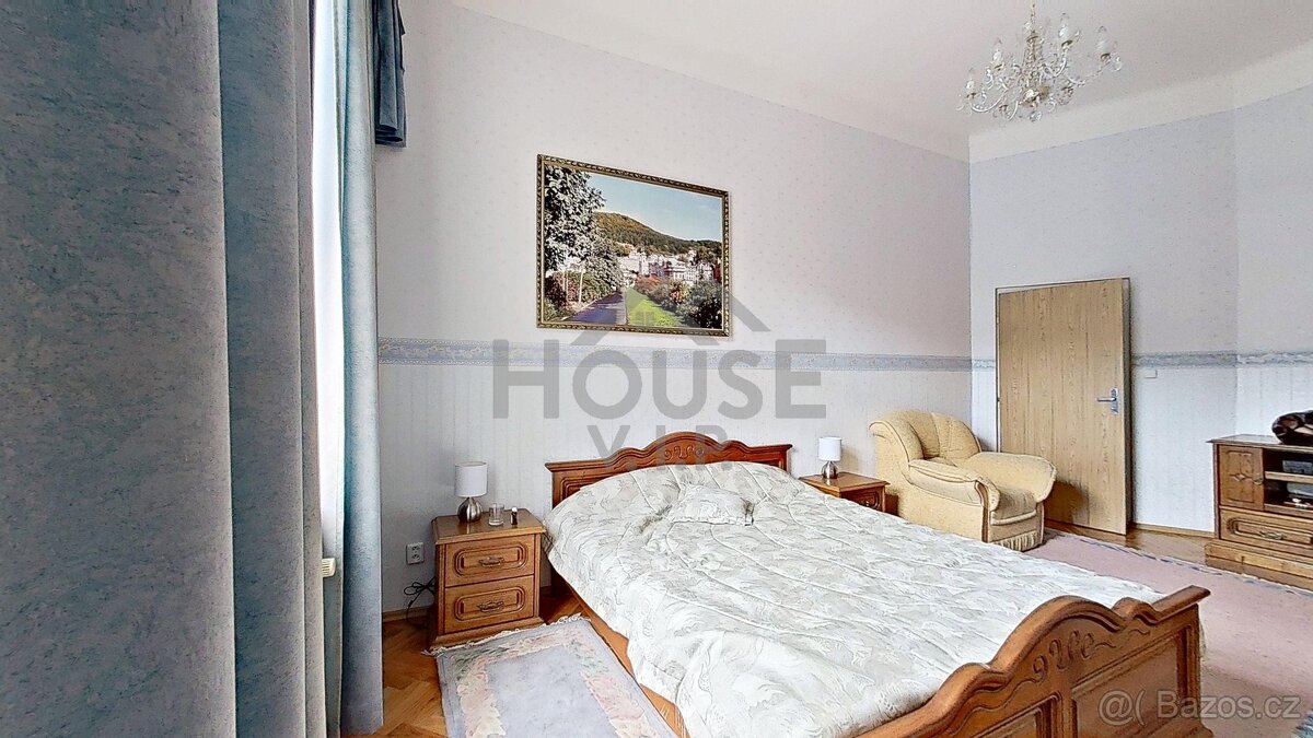 Prodej společnosti vlastnící byt 2+1 v historickém centru Ka - 7