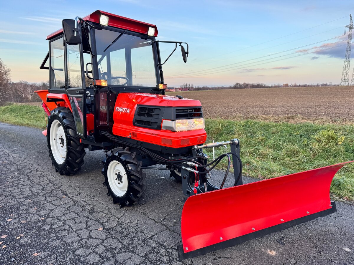 Malotraktor KUBOTA GL21 vyhřívaná kabina • radlice + sypač - 7