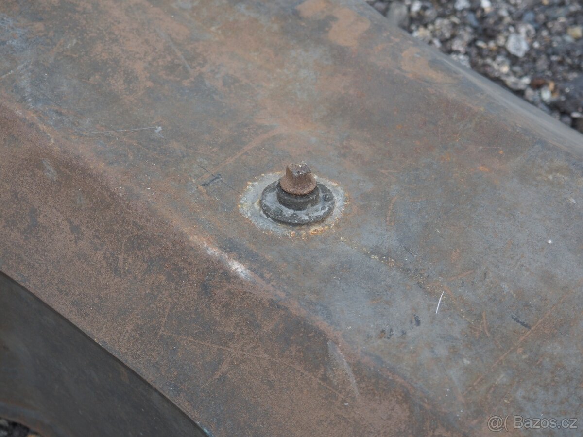 Nádrž na palivo (02) - 7