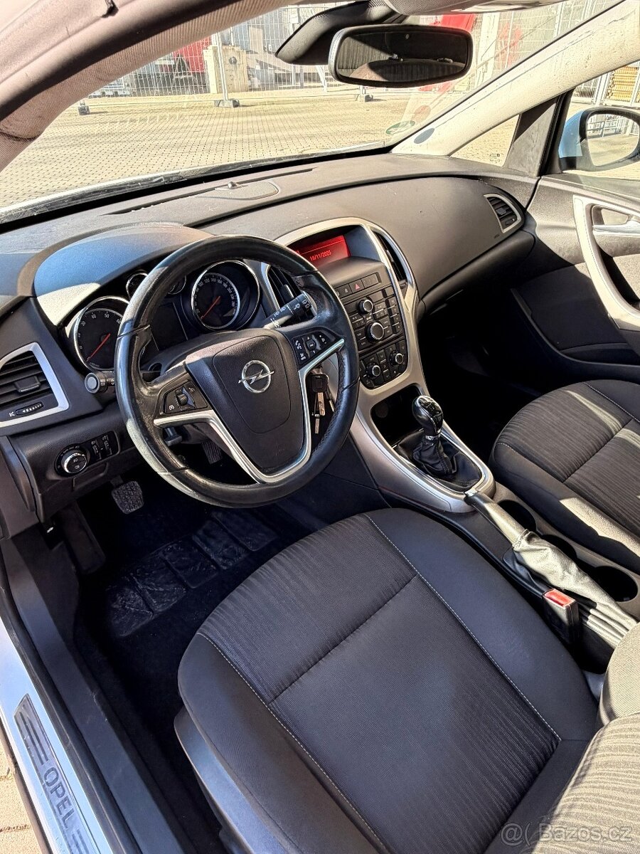 OPEL ASTRA 1.4i 74kW 7/2010 ALU, Klima, Původ ČR, L/Z kola - 7