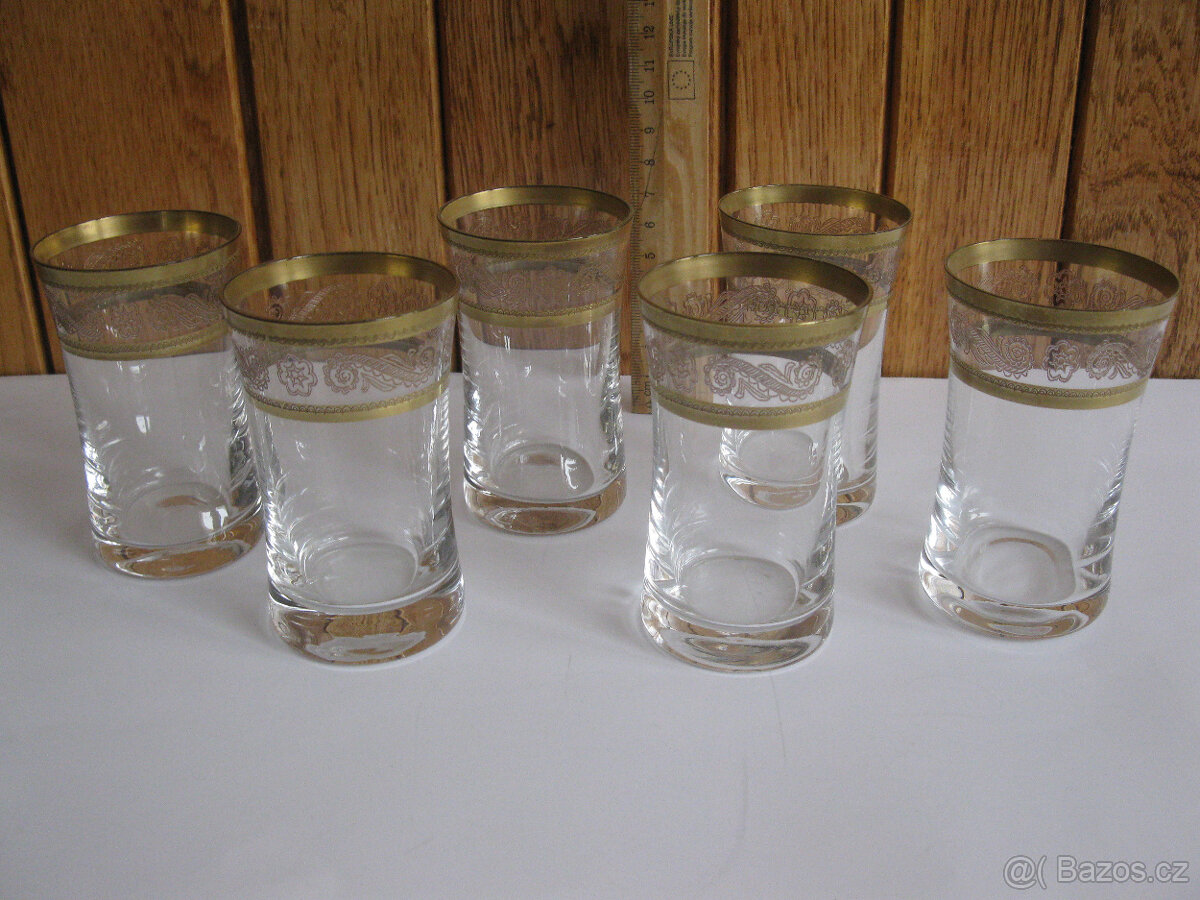 hrníčky,malachitová dóza,skleničky,krásná růž.váza ,sošky - 7