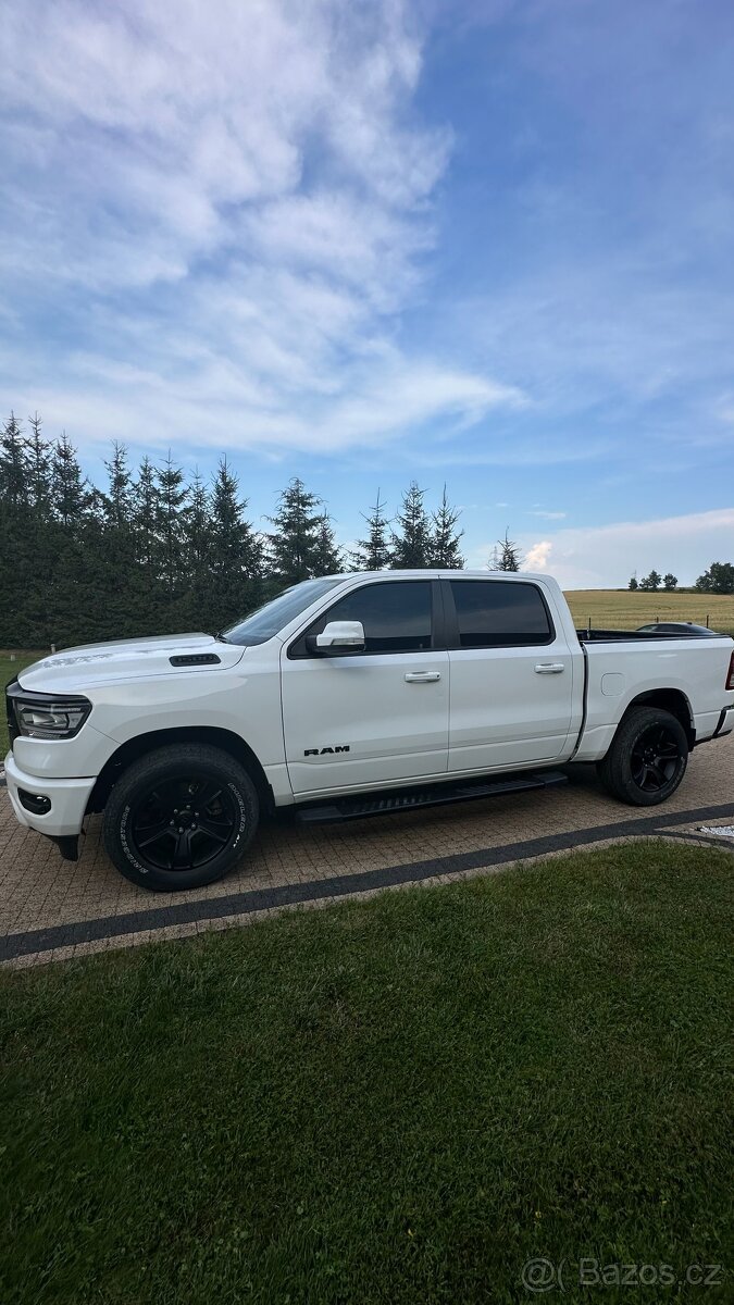 RAM 1500 5.7 HEMI NIGHT PAKIET LED ALPINE - 7