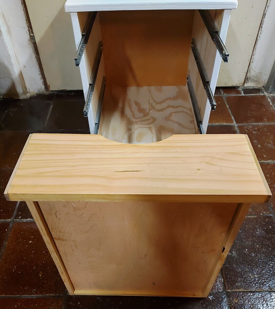 Skříňka se 3 zásuvkami - 7