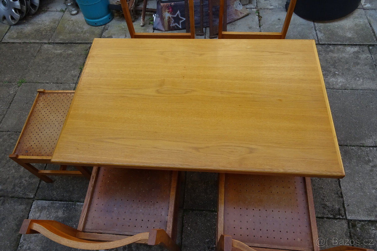Stůl, 4 židle a 1 stolička - 7