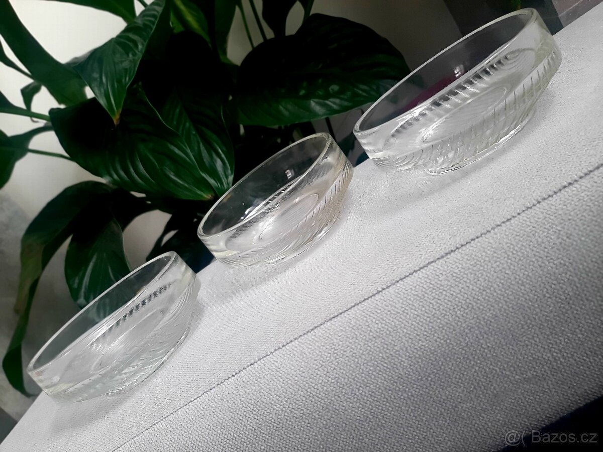 Skleněné poháry, misky, sklenice na kávu a jiné.. - 7