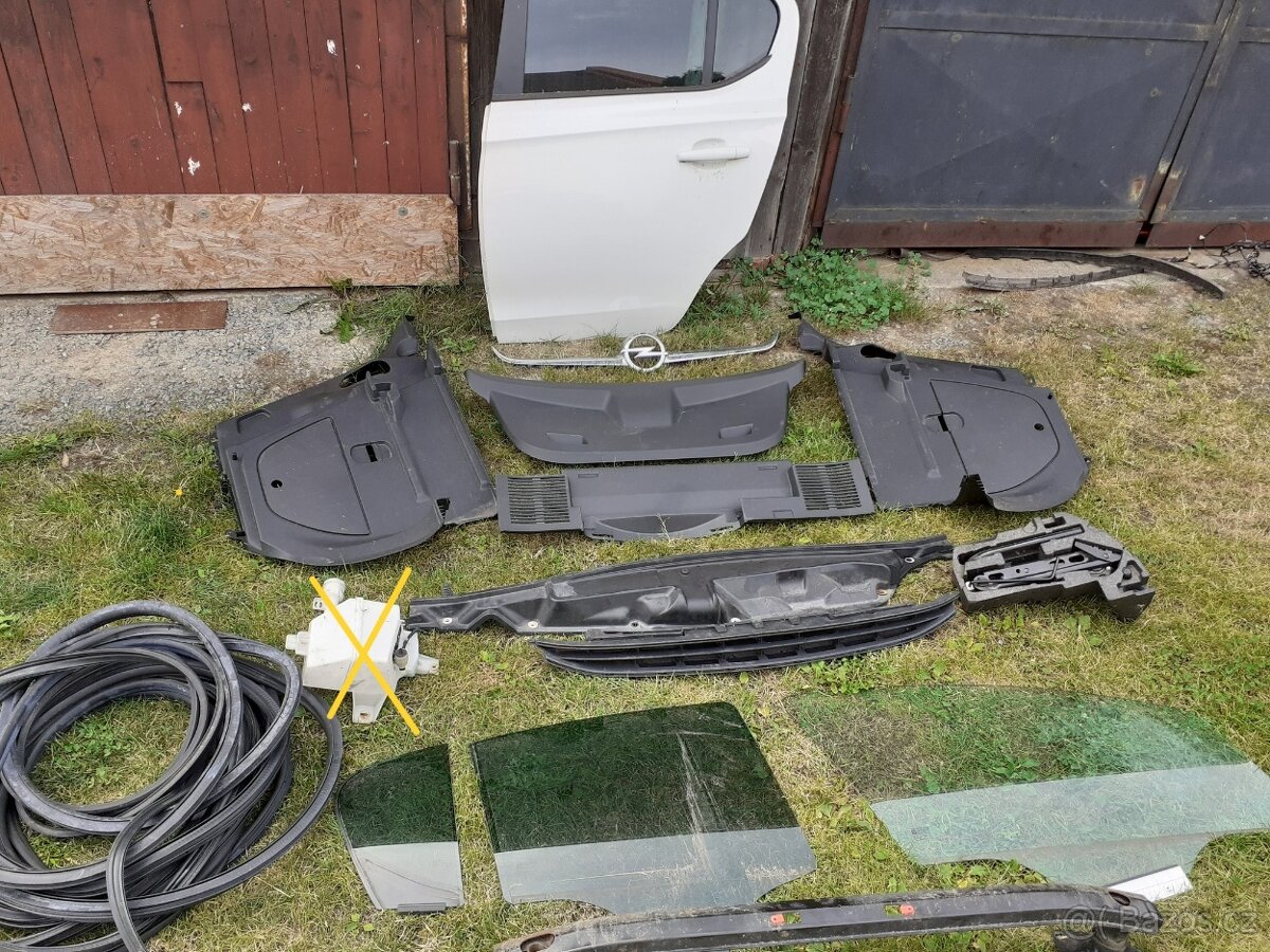 Opel Corsa E - 2017 - díly - 7