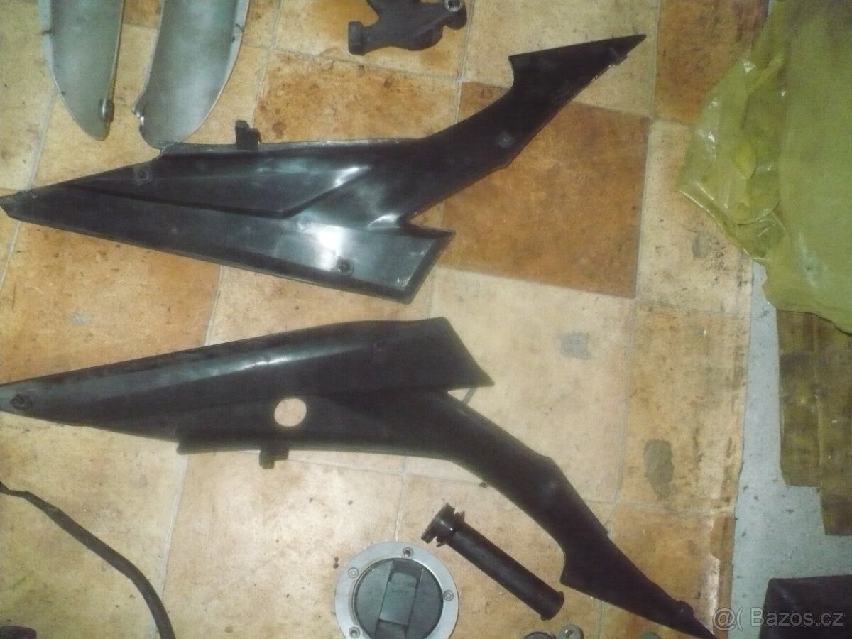 Suzuki GSR 600 r. 07 - díly - 7