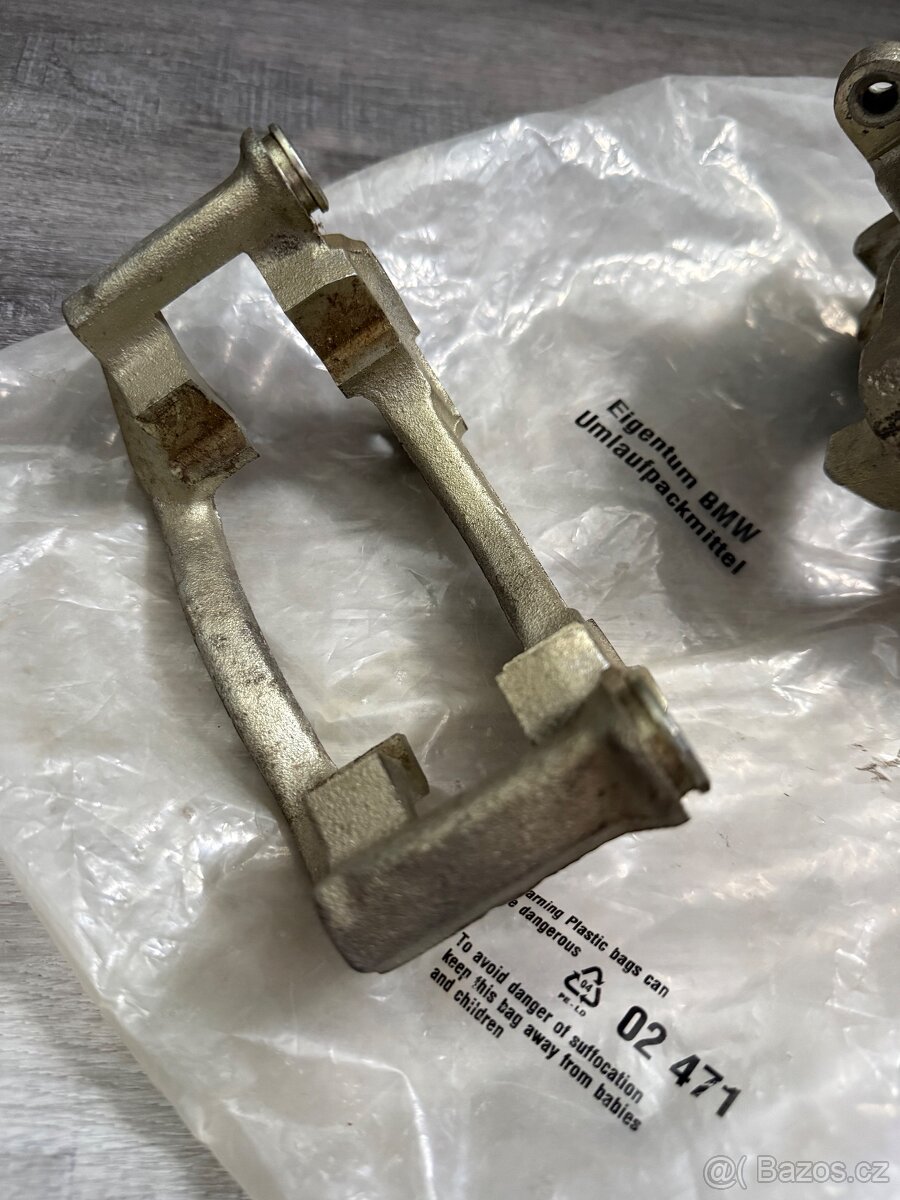 BMW E30 přední brzdový třmen - 7