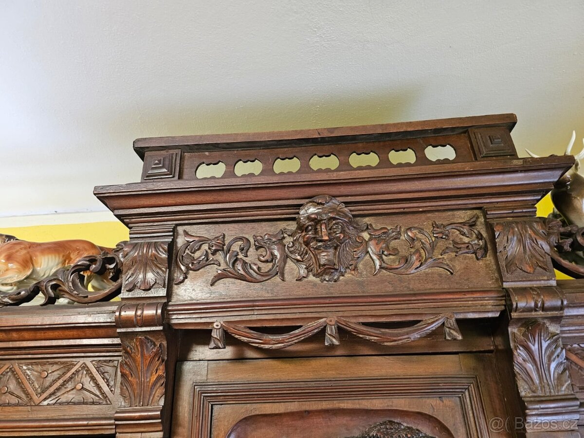 Skříně,komody,skleník,trofeje,paroží. - 7