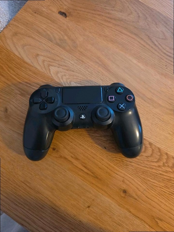 PS4 Slim 1TB Spider-Man Limited Edition - 7