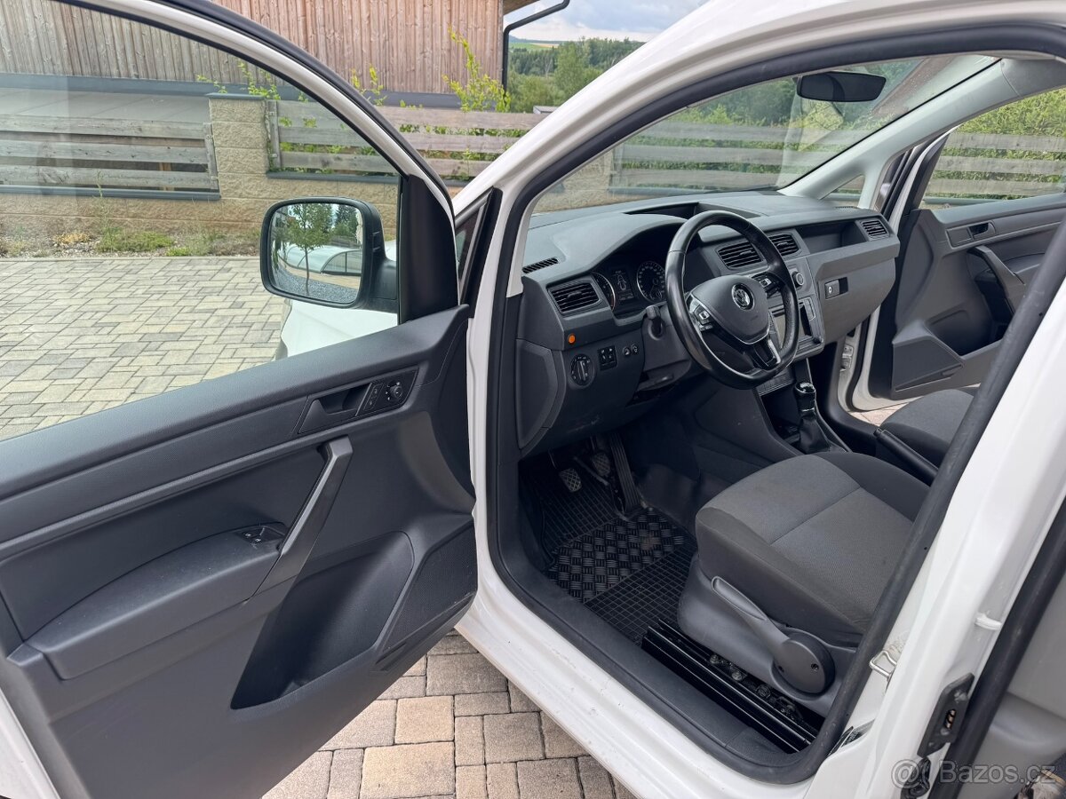 VW Caddy Maxi 1,4 TGi 81kW 2x šoupačky DPH - 7