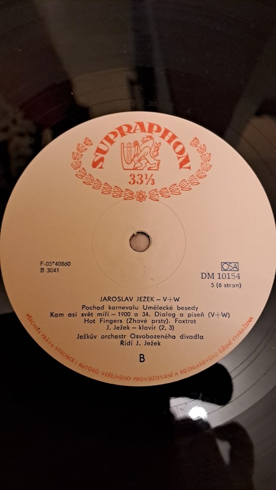 DESKY OSVOBOZENÉ DIVADLO VOSKOVEC A WERICH - 7